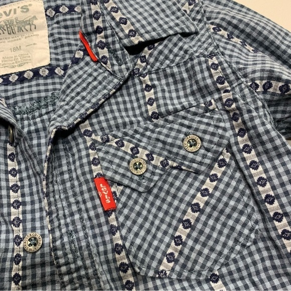 Levi’s baby boy’s 18M button down shirt - Picture 2 of 3